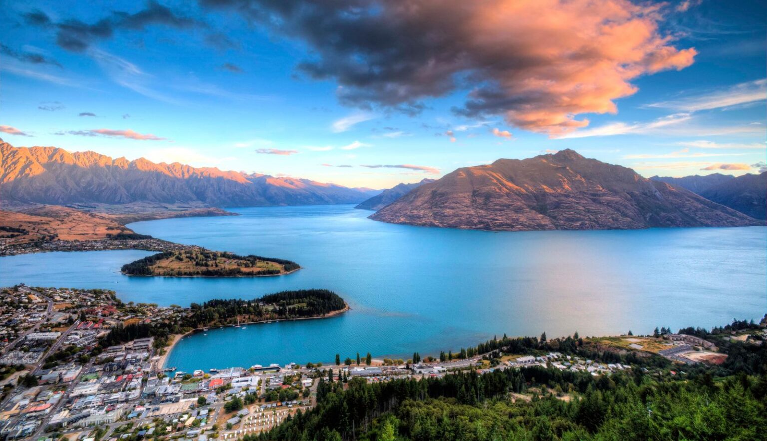 nzl_queenstown_lakewakatip_ist_000038346736_full_lr_copy